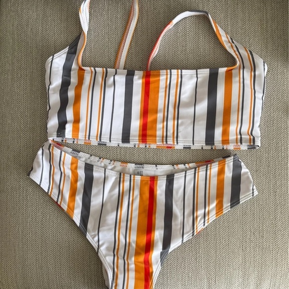 Two piece swimsuit - Picture 3 of 4